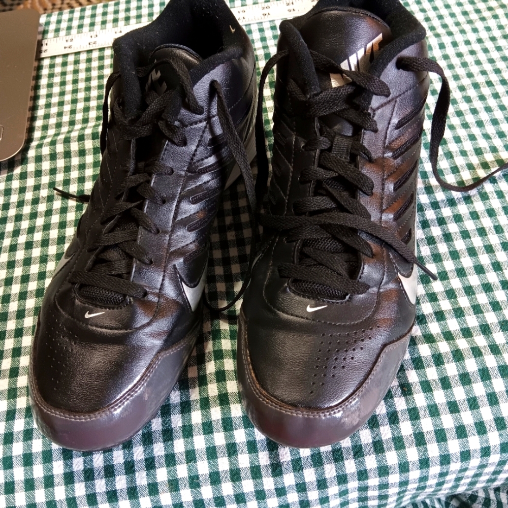 Nike Landshark Men's sz. 11.5 Sports Cleats